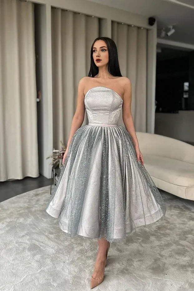 Vestidos de fiesta cortos plateados sin tirantes, corte A, con lentejuelas / Tienda de vestidos de fiesta